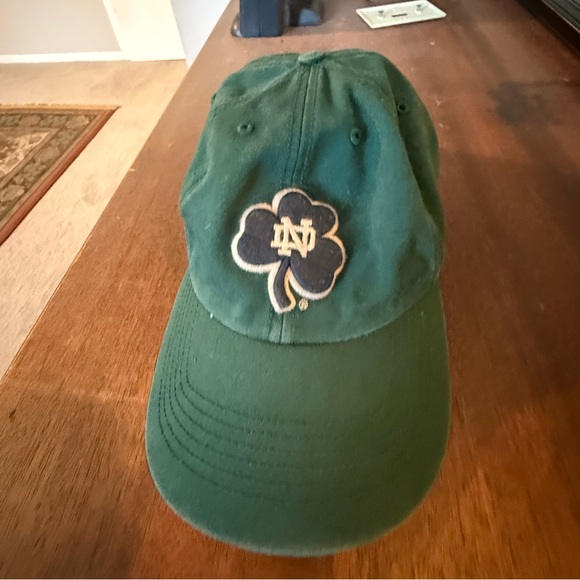 Note Dame hat - Picture 1 of 3